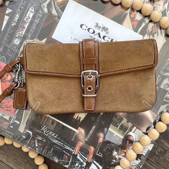 🟫🌟🫶🏽VTG COACH Hamptons Suede Wristlet🫶🏽🌟🟫